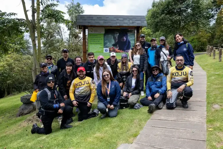 Miembros Koju Motos en bioparque Wakatá